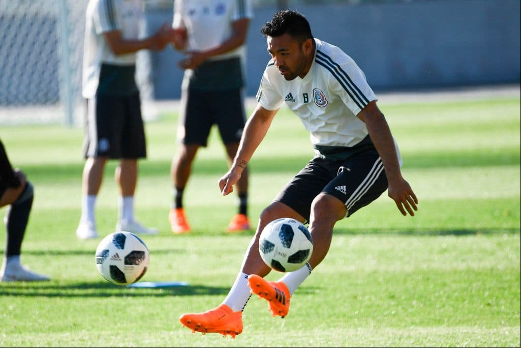 Durante los 15 minutos del último ensayo se pudo comprobar que dos grandes lonas tapaban las dos áreas, por lo que sería imposible disputar un partidillo de entrenamiento a lo largo de todo el campo.
