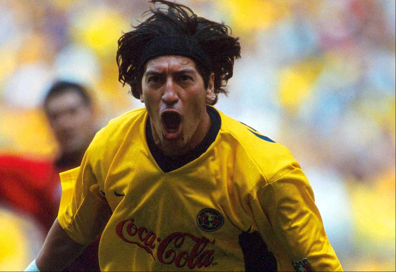 Otro goleador de talla internacional que fue campeón con el América fue el chileno Iván Zamorano, quien se coronó en el 2002, luego de dos años con las Águilas.