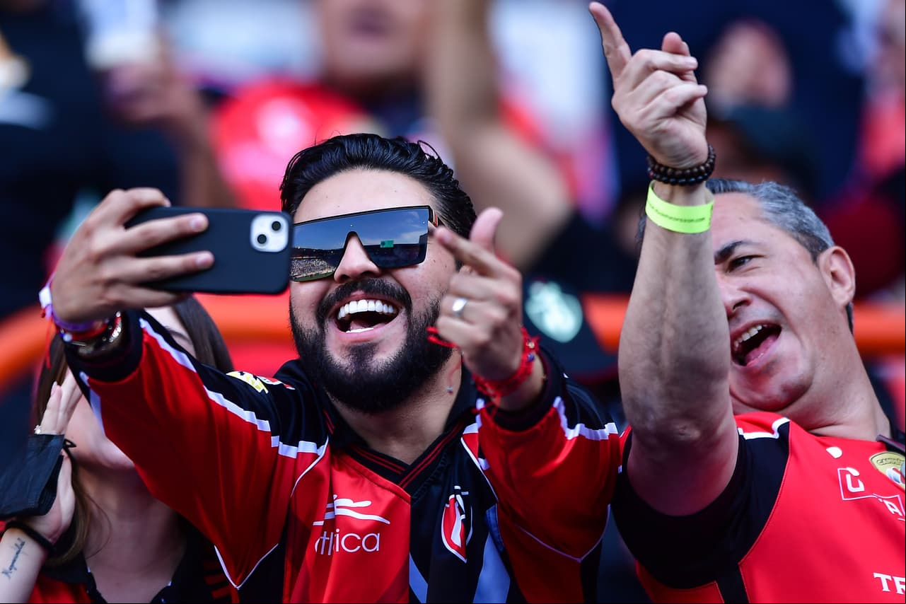 Fans de Atlas y Pachuca llegaron desde varias horas antes al Estadio Hidalgo para poner el ambiente y el color de cara a la Gran Final del Grita México C22 que entregará un Bicampeón o un nuevo monarca de Liga MX.