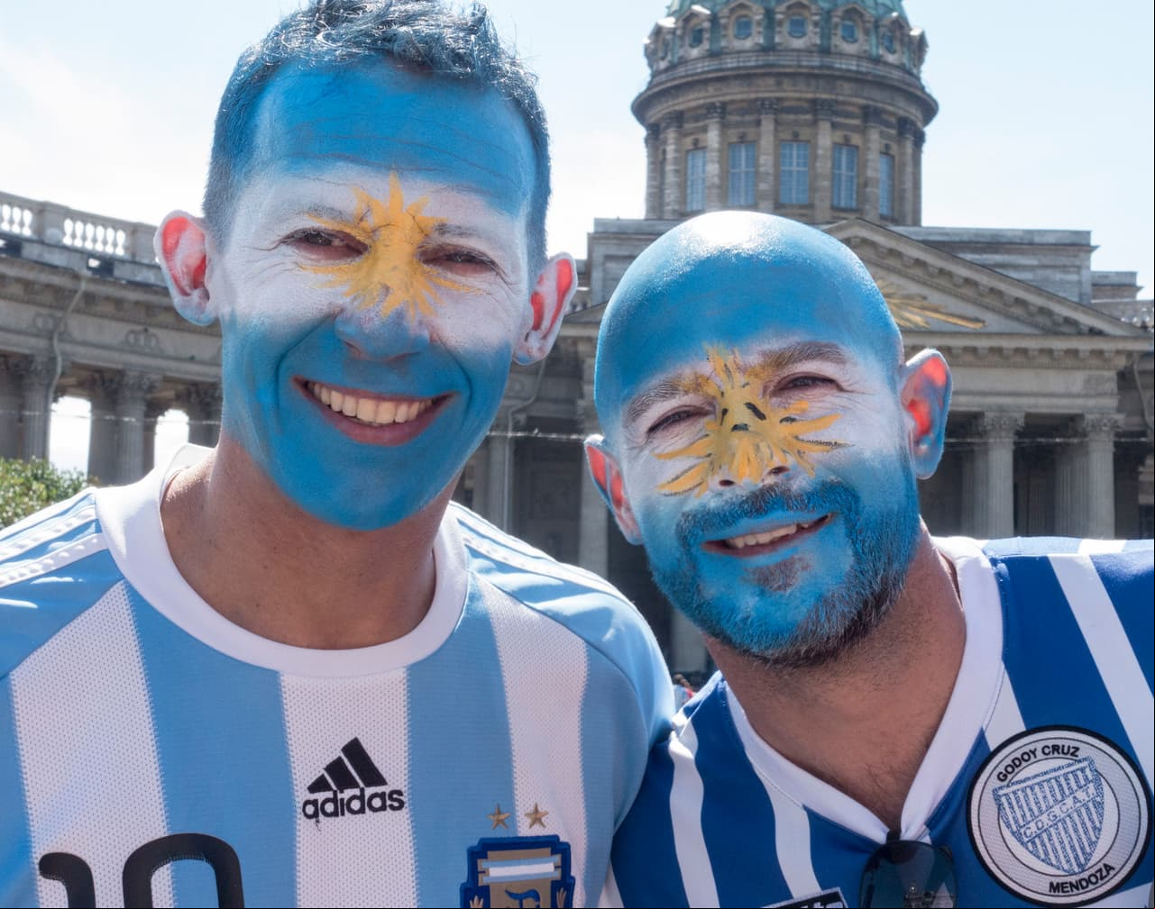 Los fanáticos de Argentina inundan de pasión el partido contra Nigeria en un encuentro de alegría y colorido en el tercer y definitivo partido del grupo D del Mundial Rusia 2018.