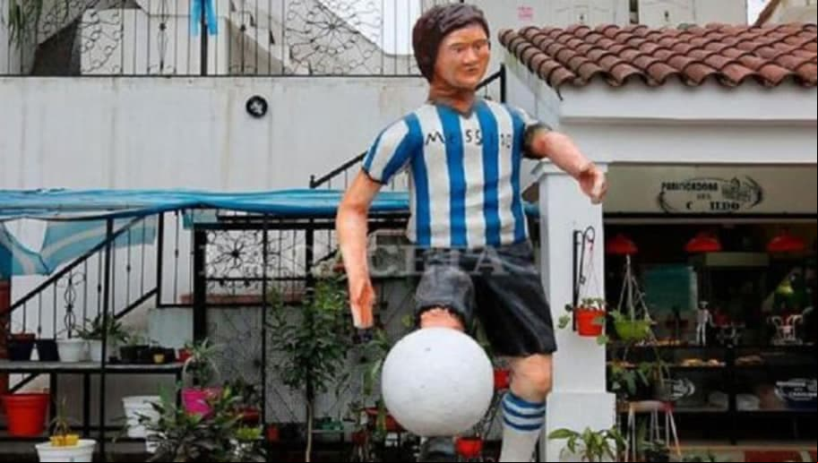Muy lejos de la realidad este homenaje a Lionel Messi.