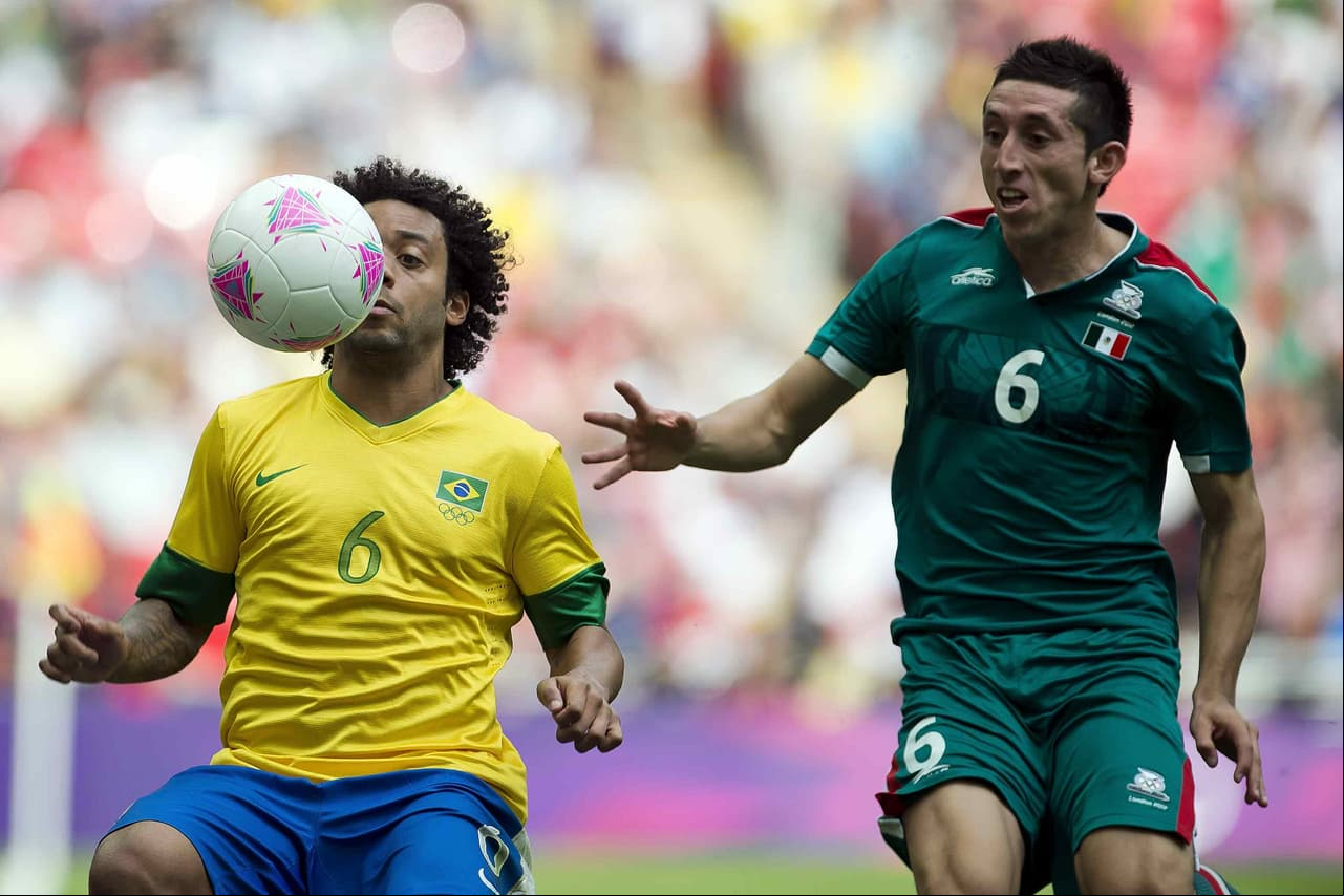 Algunos de esos protagonistas aún lo son en cada una de las selecciones, en un partido que marcó un hito para ambos países.