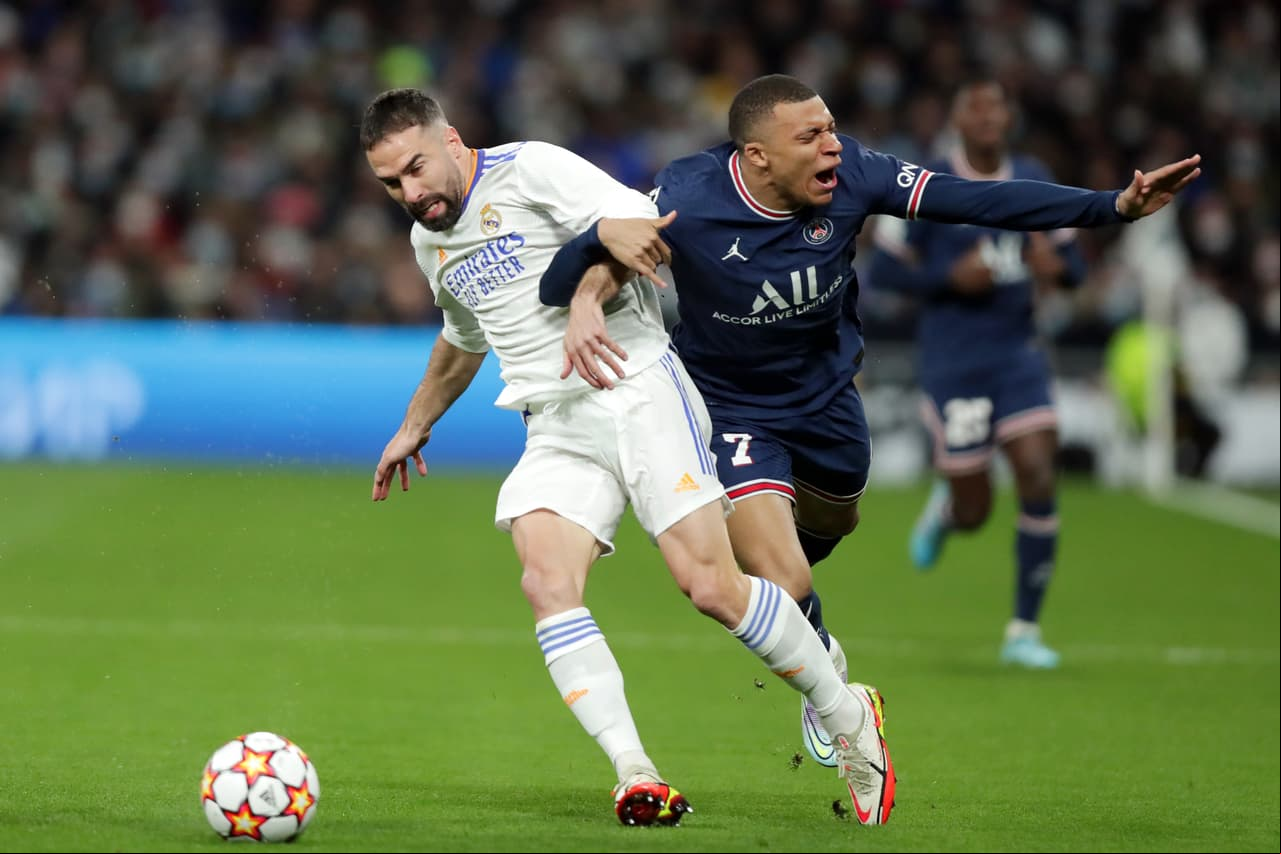 Épica remontada del Real Madrid para avanzar a los Cuartos de Final de la Champions League con hat-trick de Benzema sobre el PSG de Mbappé, Messi y Neymar que quedan eliminados de Europa.