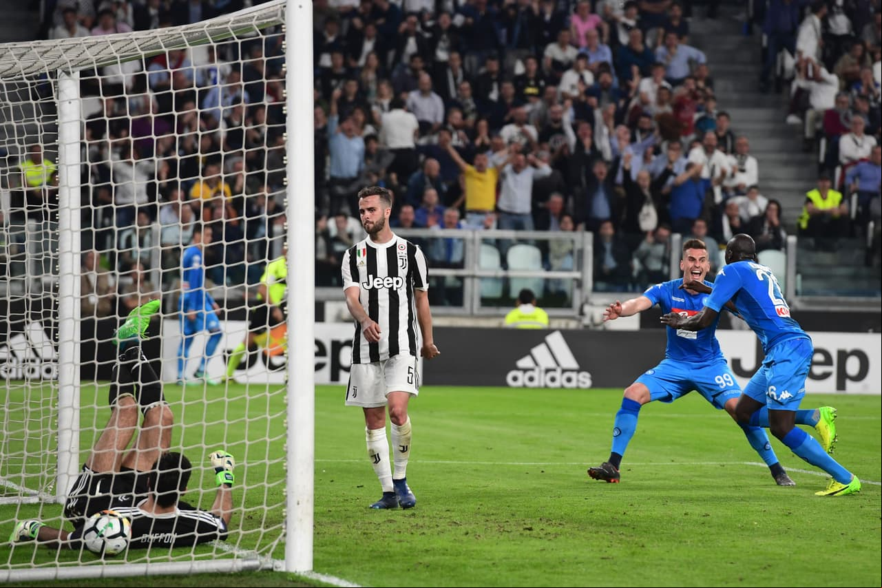 Pero el que dio el golpe fue Nápoles con el tanto de Kalidou Koulibaly con gol al minuti 45 del segundo tiempo, para poner el 0-1 que cambia el panorama en el fútbol italiano.
