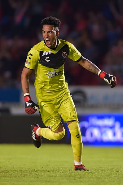 El guardameta de los Tiburones Rojos, Pedro Gallese, así celebró el gol de Diego Collins mismo que significó la victoria.