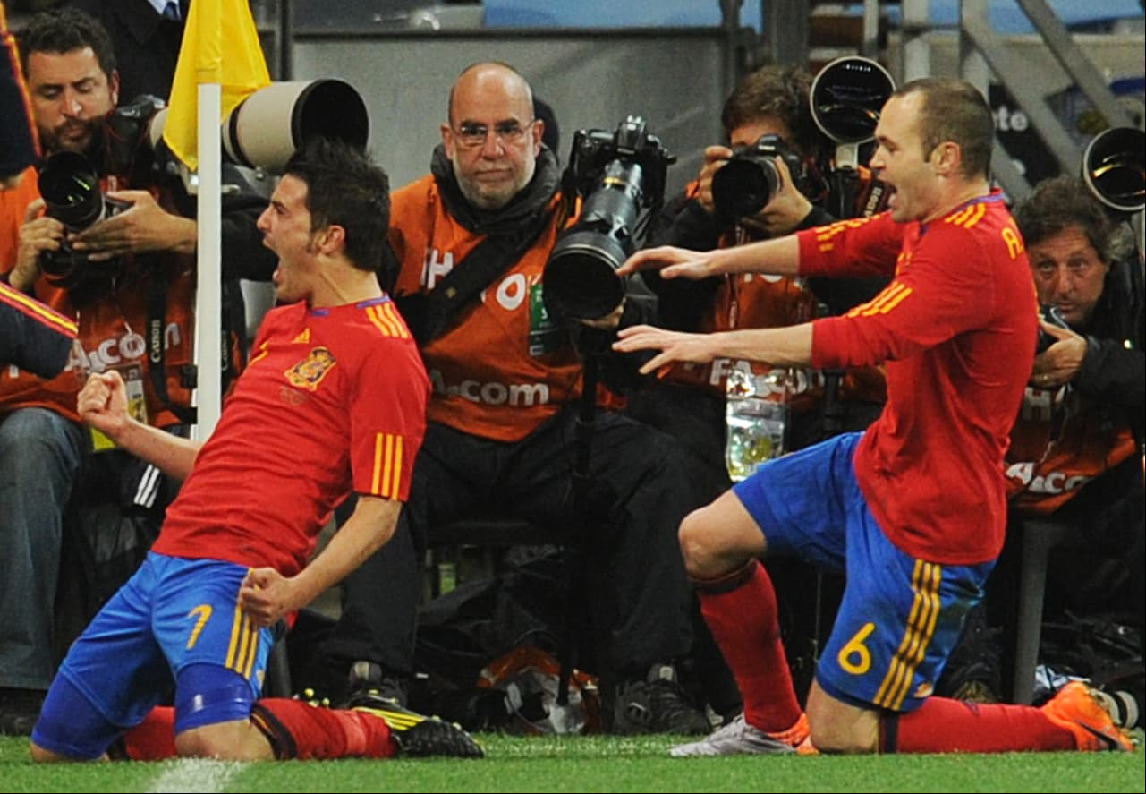 A pesar de que David Villa fue el autor del gol, Iniesta fue considerado de nuevo como la figura del partido, el conductor de un plantel de estrellas.