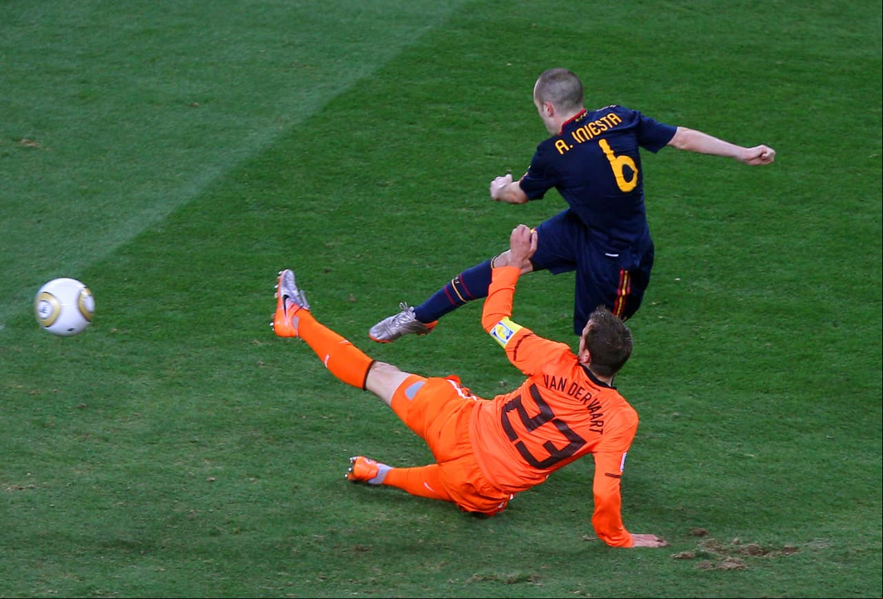 Al minuto 108 de juego, apareció Iniesta para poner un derachazo y el 1-0 que dejó a España como campeón.