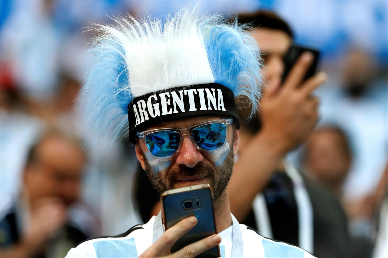 Los fanáticos de Argentina inundan de pasión el partido contra Nigeria en un encuentro de alegría y colorido en el tercer y definitivo partido del grupo D del Mundial Rusia 2018.