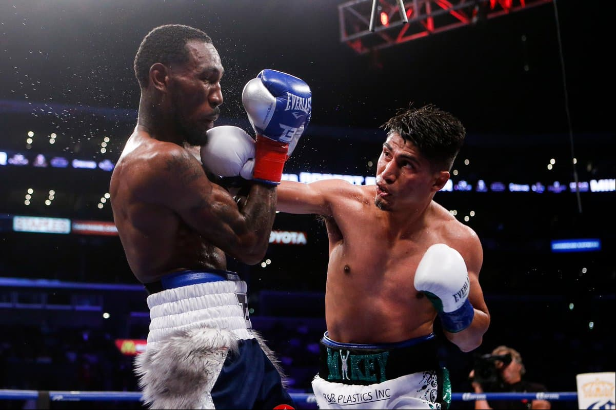 Fenómeno: Mikey García unifica títulos mundiales ligeros y pide a Errol Spence Jr.
