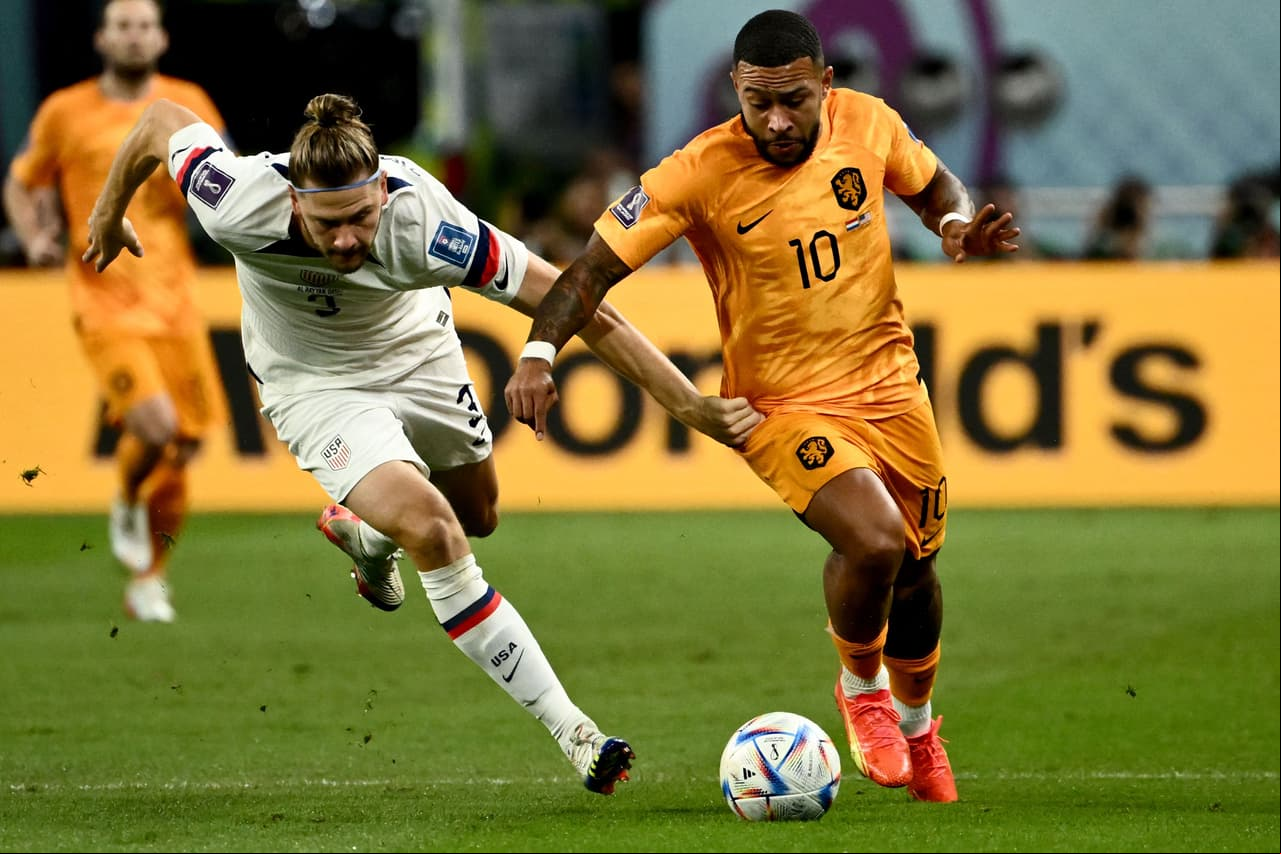 Países Bajos 3-1 Estados Unidos: Dumfries repartió par de asistencias y anotó un gol para sellar el boleto a los Cuartos de Final para la Oranje.