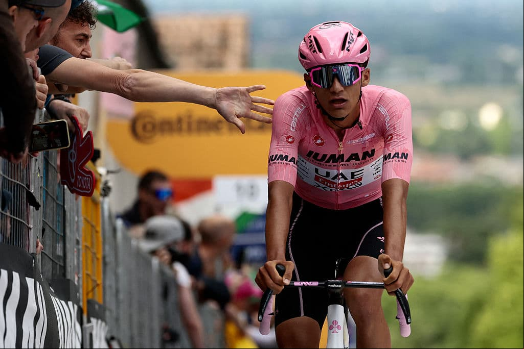 Isaac del Toro incrementa su ventaja en el Giro de Italia