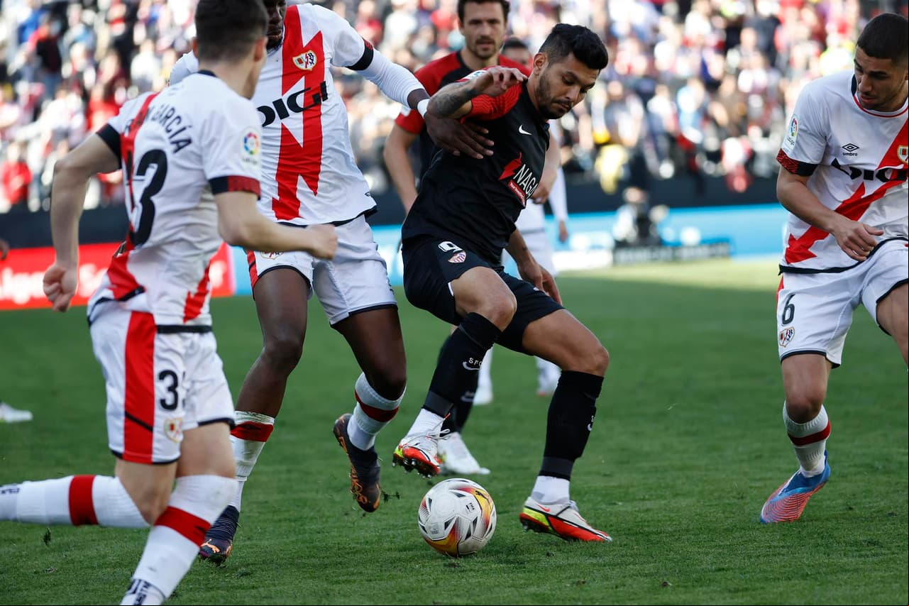 Sevilla pierde puntos otra vez como visitante a pesar de que Jesús 'Tecatito' Corona dio asistencia de gol para el empate ante el Rayo Vallecano en LaLiga de España