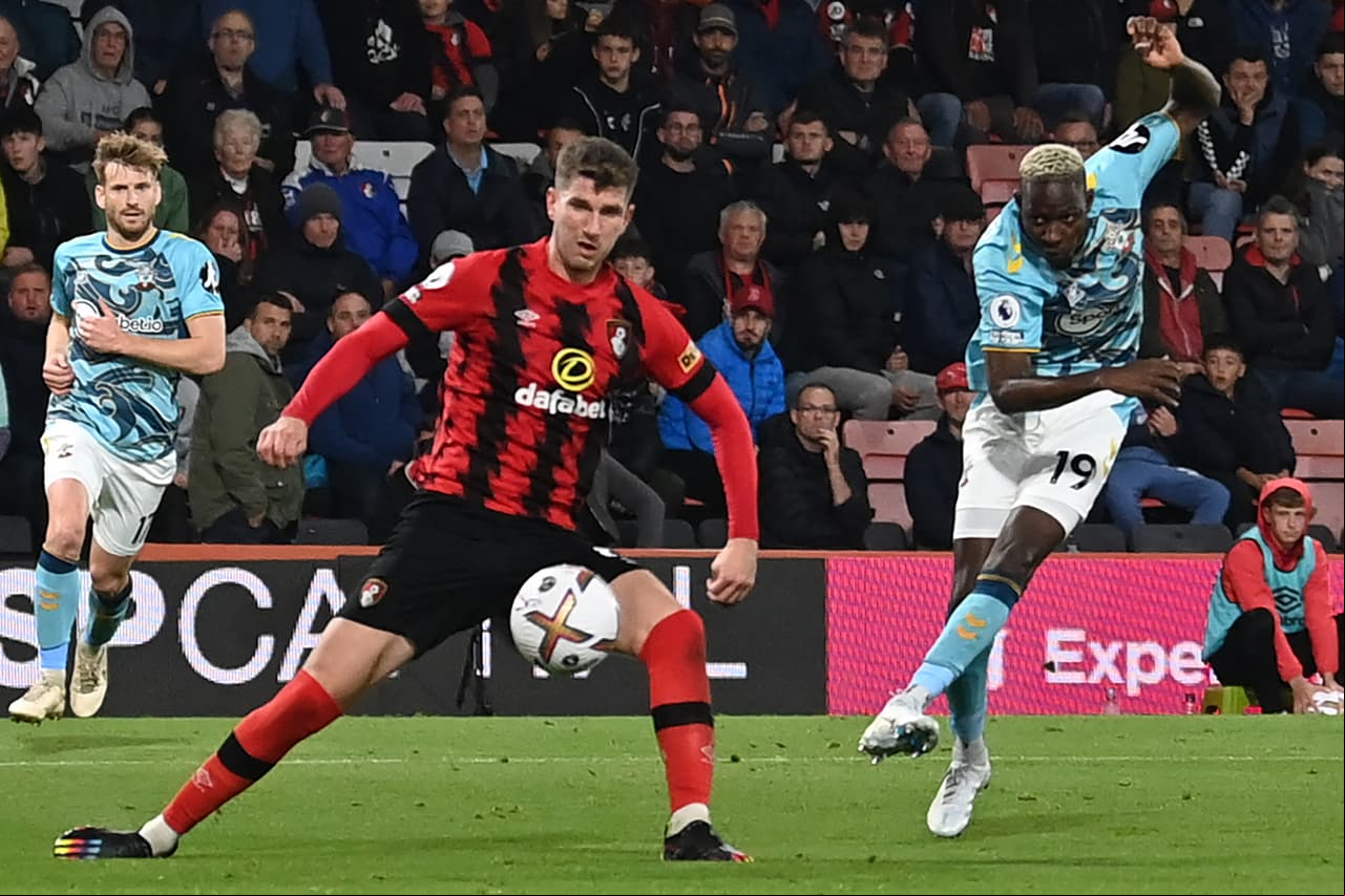 Grandes emociones en el cierre de la Jornada 12 de la Premier League con triunfos de Manchester United, Liverpool, Southampton y Newcastle, además empate del Chelsea ante Brentford.