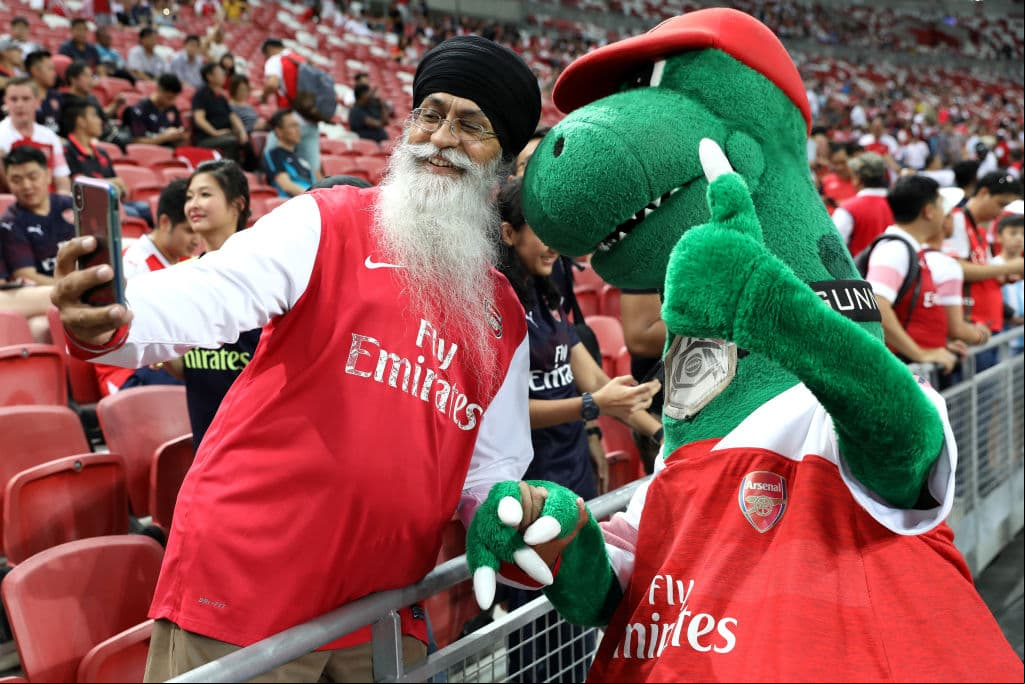 La fiesta en las tribunas parecía más importante que el propio partido para los fanáticos de Singapur.