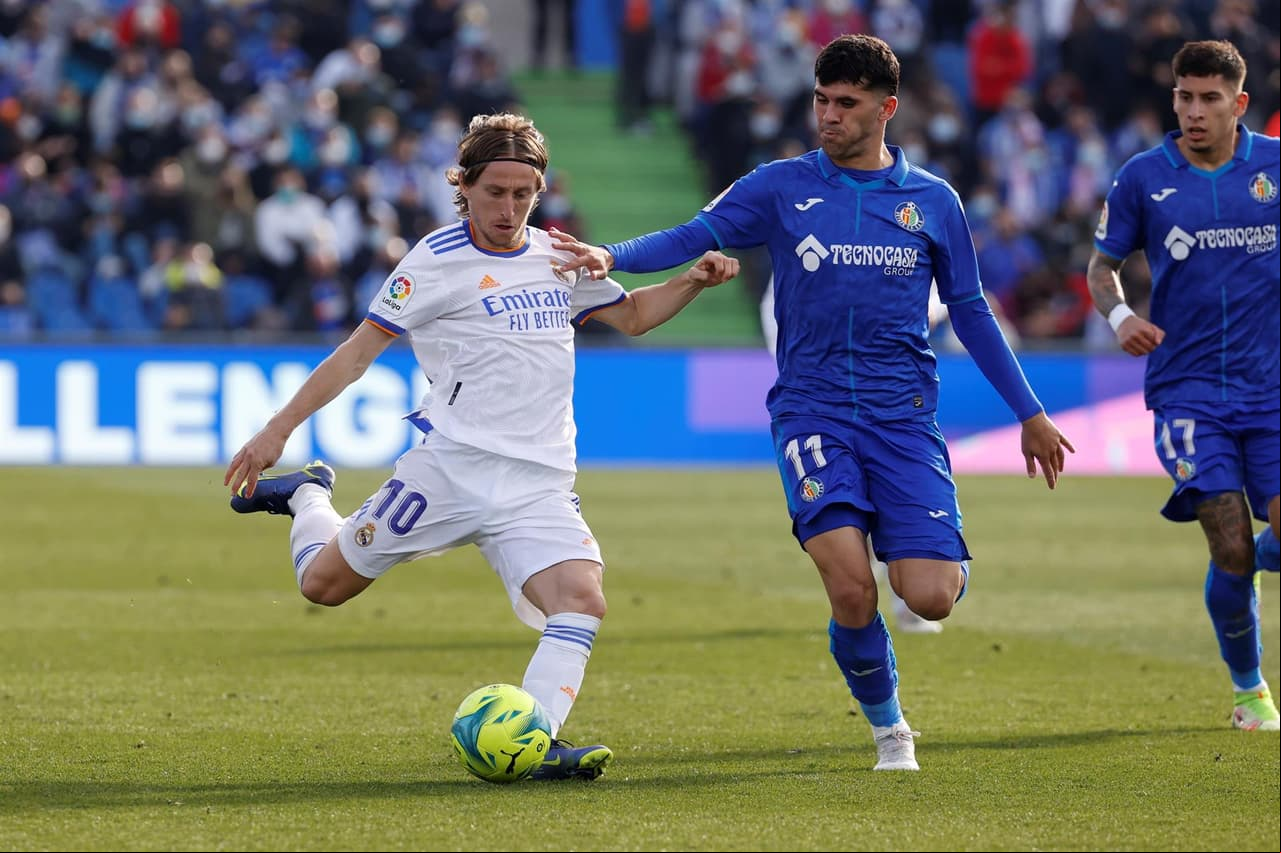 Real Madrid sufre descalabro durante su visita al Getafe con marcador de 1-0. Enes Ünal abrió temprano el marcador y el equipo de Ancelotti no pudo si quiera encontrar el gol del empate durante la fecha 19 en La Liga; J. J. Macías no fue convocado por posible COVID-19.