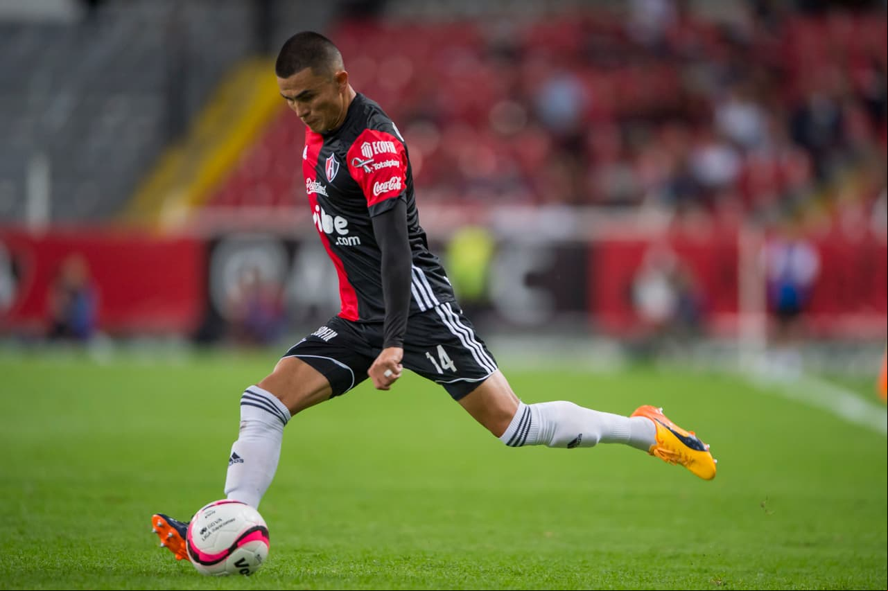 Action photo during the match Atlas vs Veracruz, Corresponding to round 12 of the Torneo Apertura 2017, at Jalisco Stadium. Foto de accion durante el partido Atlas vs Veracruz, Correspondiente a la Jornada 12 del Torneo Apertura 2017, en el Estadio Jalisco, en la foto: Luis Reyes Atlas 29/09/2017/MEXSPORT/Cristian de Marchena