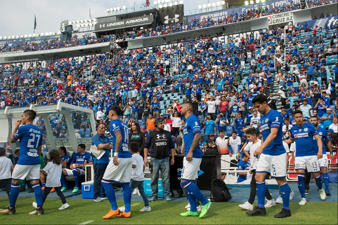 La Máquina celeste saltó al terreno de juego en lo que fue la última vez que el protocolo de la Liga MX sonará en la grama del coloso de la Ciudad de los Deportes.