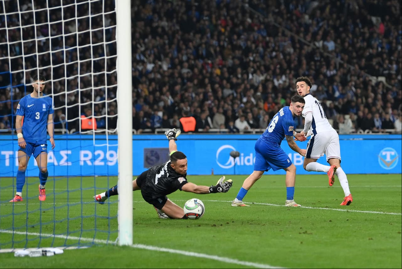 ¡Suerte inglesa! Autogol increíble da liderato para ascender