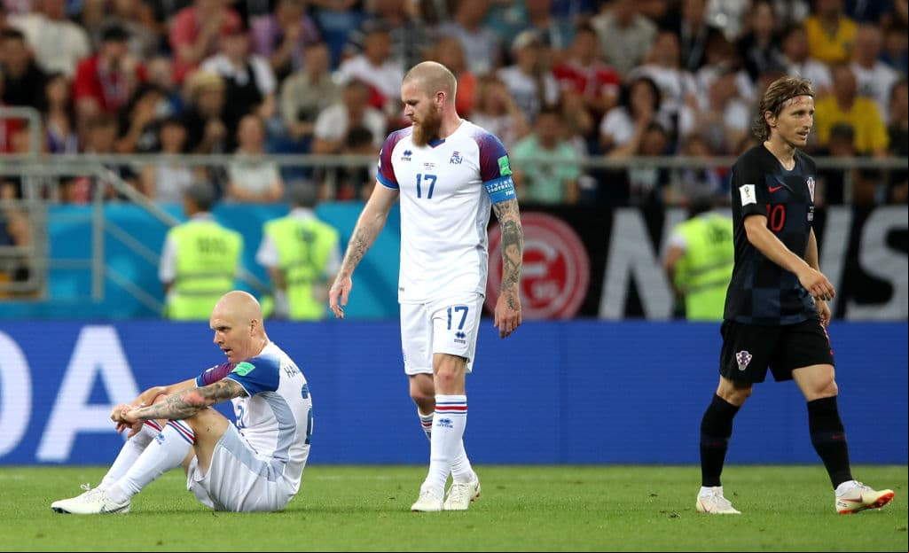 El gol de los croatas cayó pesado en la trinchera islandesa, sin embargo, todavía quedaba tiempo, aunque no dejaba de doler que estuvieran en contra, pues Islandia debía ganar para seguir con vida.