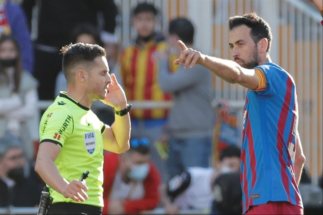 Barcelona golea a Valencia 4-1 durante la J25 en La Liga. Pierre Emerick Aubameyang se lució en su primer partido con la escuadra culé y anotó doblete, Frenkie de Jong sumó uno al 32' y Pedri, con golazo, hizo el cuarto gol de la tarde al 63'. Para el contrario descontó Carlos Soler al 52'.