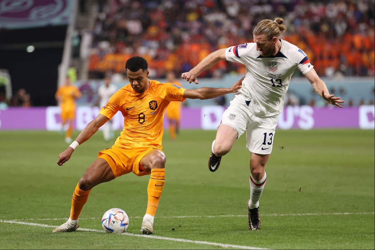 Países Bajos 3-1 Estados Unidos: Dumfries repartió par de asistencias y anotó un gol para sellar el boleto a los Cuartos de Final para la Oranje.