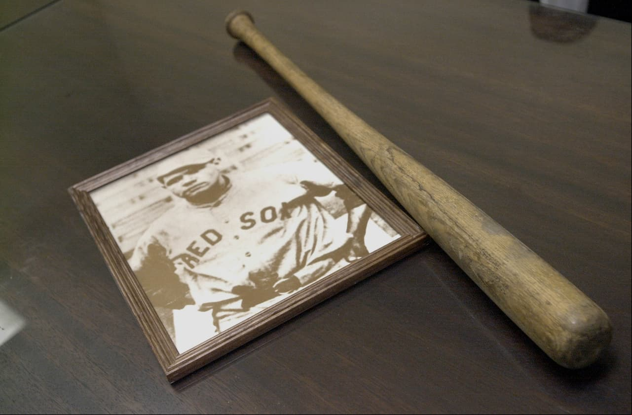 <b>13) Babe Ruth</b>. El Bambino ganó tres de sus siete Series Mundiales como jugador de Boston. Una amenaza como bateador y lanzador. Está en el Salón de la Fama de los Red Sox.