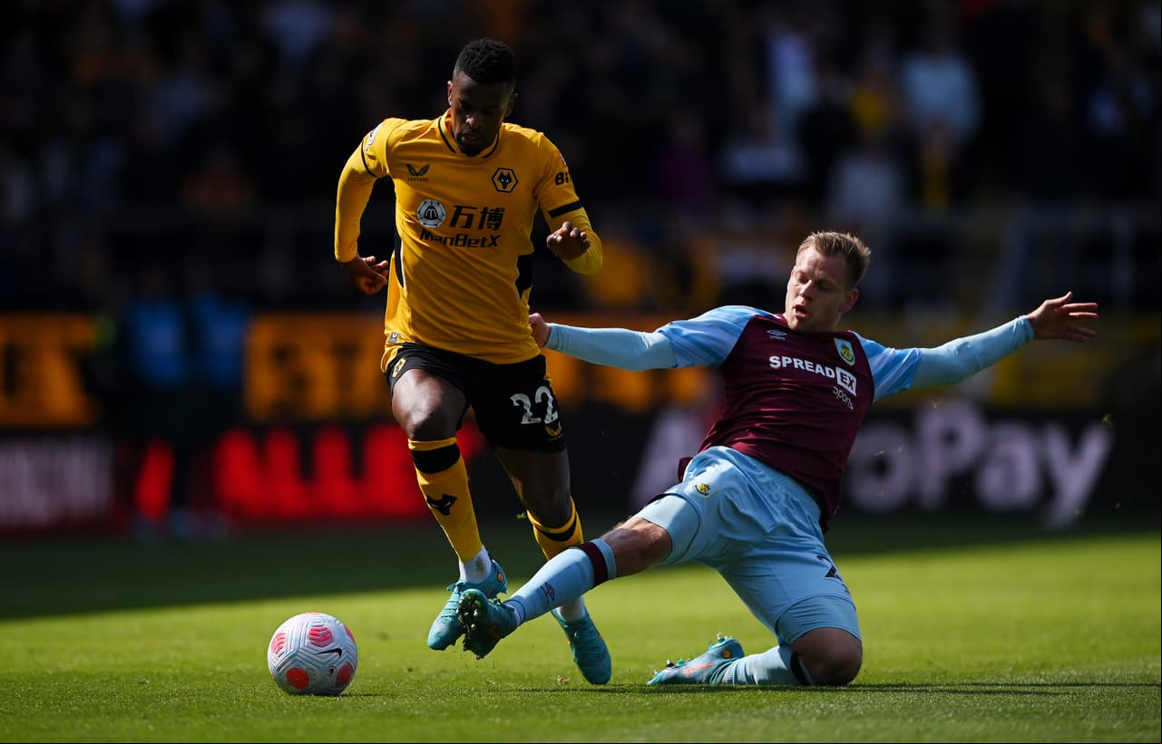 El delantero checo Matěj Vydra marcó la solitaria anotación con la que el Burnley derrotó a los Wolves.