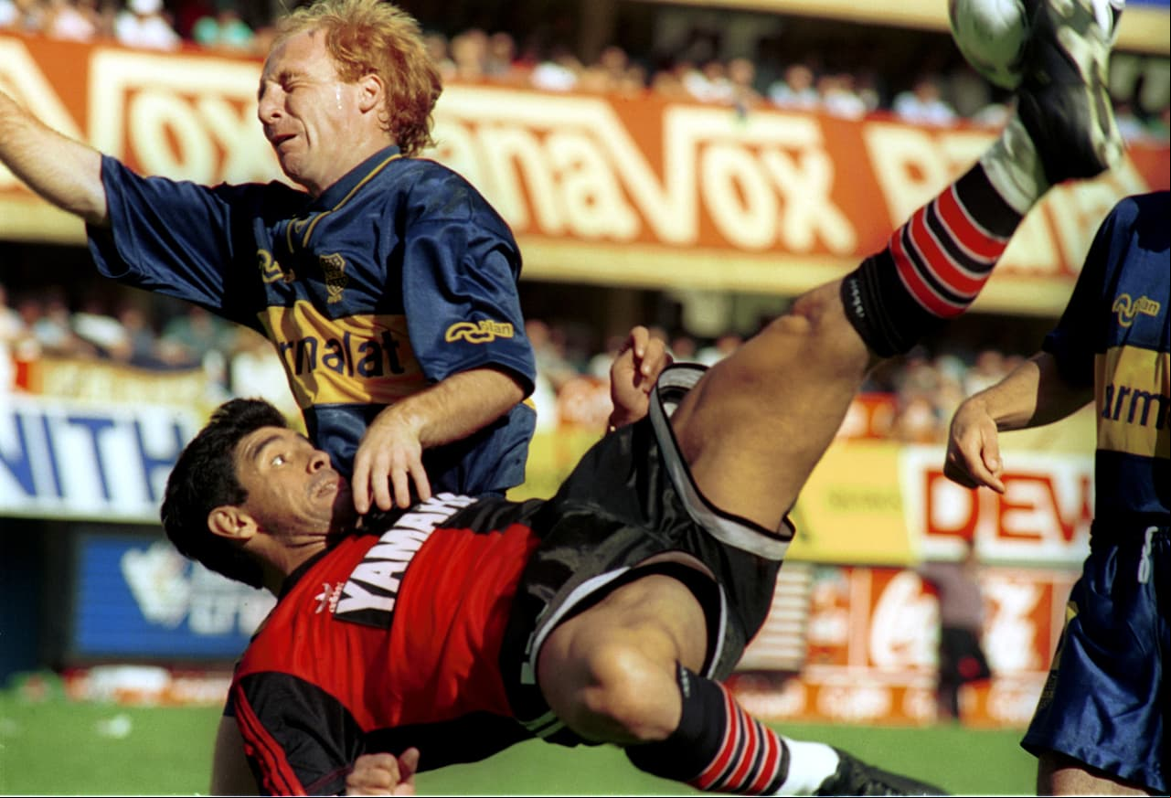 Otro caso fue el de Diego Armando Maradona, tras su paso por Newell's Old Boys en 1993 cuando abandonó el fútbol por primera vez.