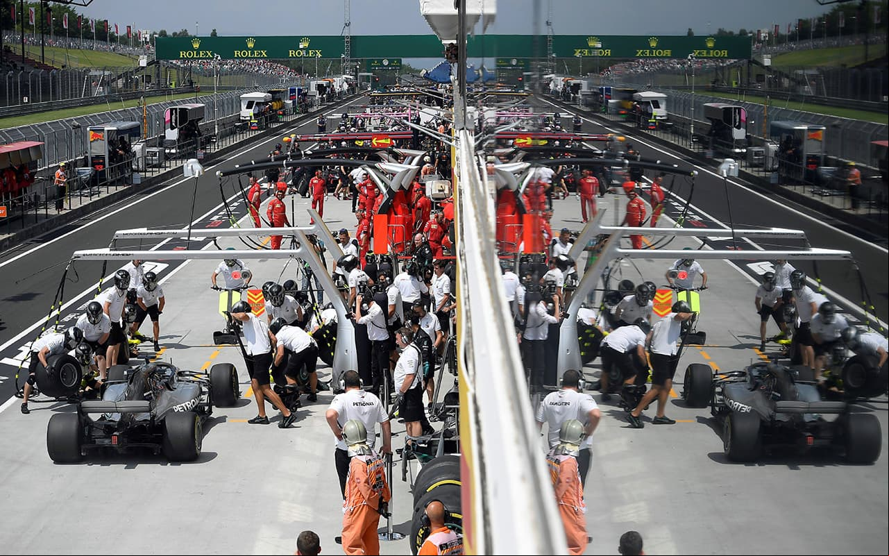 La edición 32 del Gran Premio de Hungría comenzó este viernes con las pruebas de clasificación. El tiempo seco hizo que las condiciones de pista fueran óptimas para los pilotos y sus monoplazas.