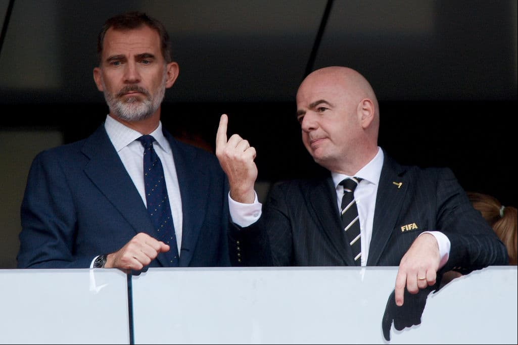 El rey Felipe de España estuvo junto a presidente de FIFA, Gianni Infantino, en el estadio de Luzhniki en Moscú.