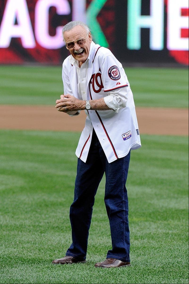 Los Washington Nationals recibieron a Stan Lee el 19 de agosto de 2011, para hacer el lanzamiento de honor en el juego contra los Philadelphia Phillies.