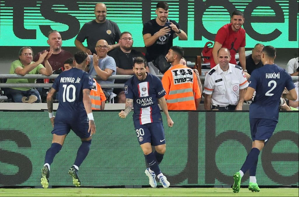 El Paris Saint-Germain venció hoy al Nantes (4-0) por la final de la Supercopa de Francia, con goles de Messi, Neymar (2) y Sergio Ramos y en lo que marcó el primer partido de Christopher Galtier como entrenador del equipo de la capital.