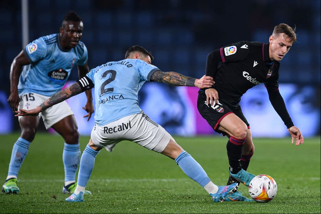 Celta de Vigo empata con Levante 1-1 con anotacion de Franco Cervi al minuto 67’ y de Roger Marti al 82', durante la J25 de La Liga; el mexicano Orbelín Pineda hizo su debut al ingresar como cambio por su compatriota Nestor Araujo al minuto 63’ del encuentro.